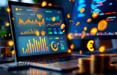 Laptop toont kleurrijke salarisgrafiek met gouden euro-symbolen, calculator en muntstapels op modern bureau